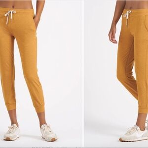 Vuori Women's DreamKnit™ classic Performance Joggers Color: Flax Heather Size XS